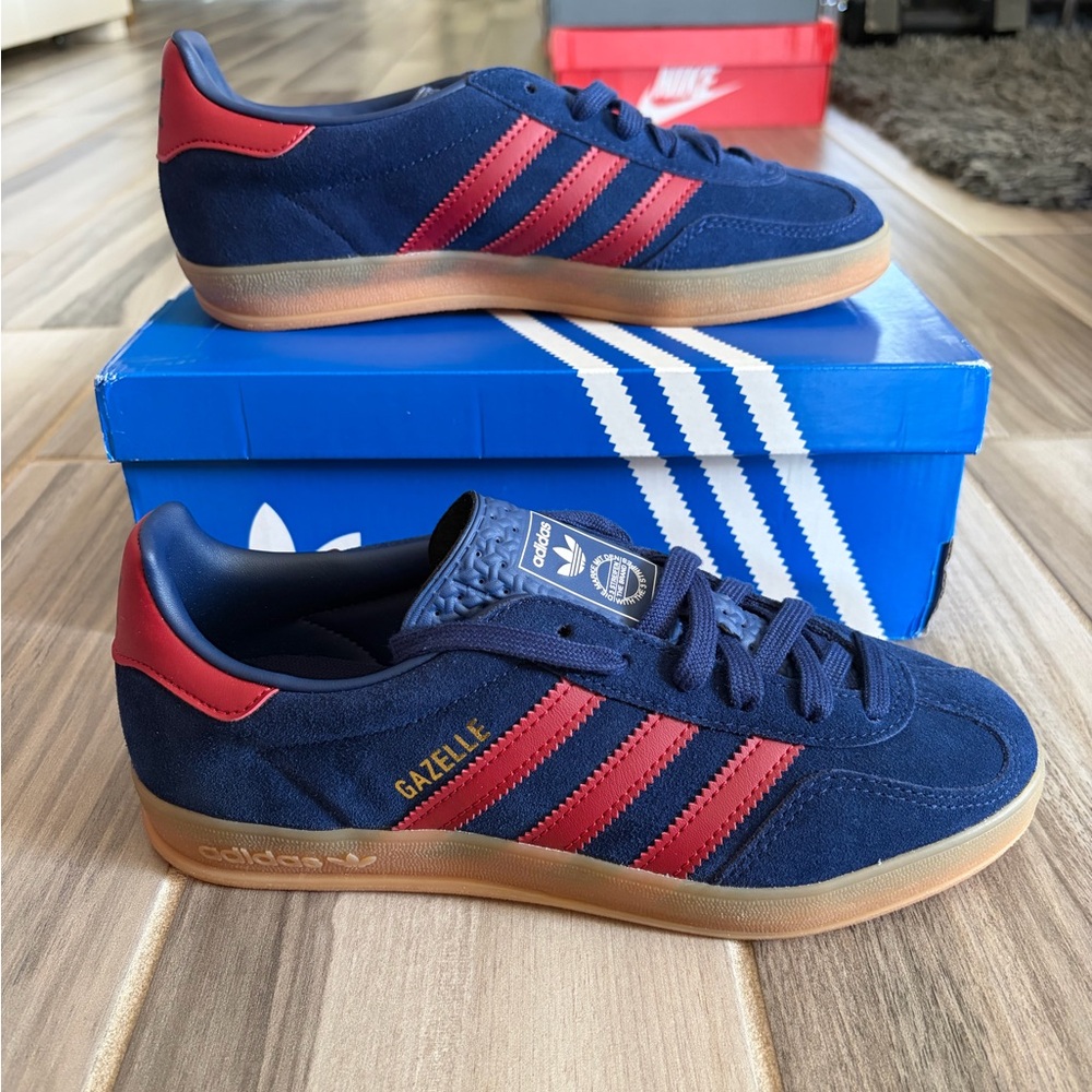 Big Kids' Adidas Originals Gazelle Indoor Shoes - Dark Blue/Red JP8765 - Picture 3 of 7